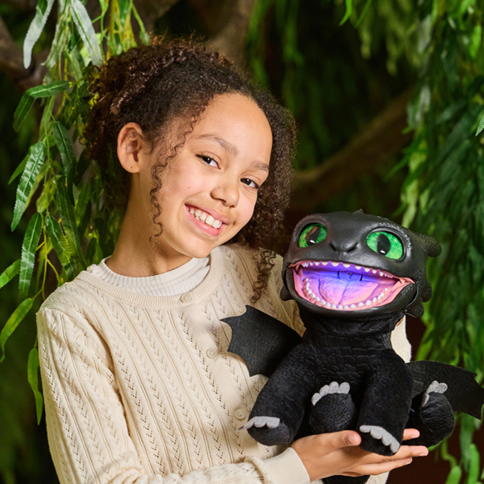 Toothless Puppetronic takes flight